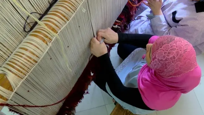 تغزل السجاد بنور البصيرة