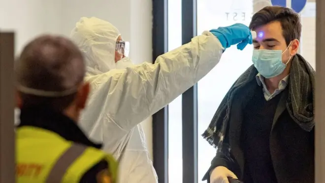 په ټوله ایټالیا کې تر دې دمه د کورونا وېروس له کبله د وژل شویو کسانو ټولټال شمېر یو زر او اته سوه (۱۸۰۰) ته رسېدلی دی.