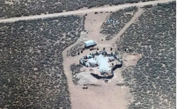 Поліція описує місце, де знайшли дітей, як саморобний барак поблизу громади Амалія на півночі штату Нью-Мексіко