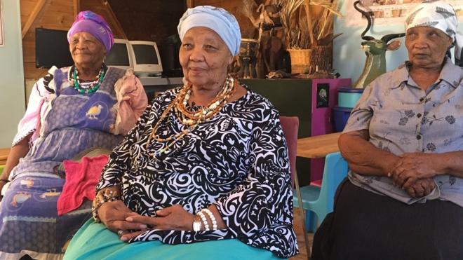 As irmãs Hanna Koper, Katrina Esau e Griet Seekoei são as últimas falantes no mundoapp pixbet baixarN||uu