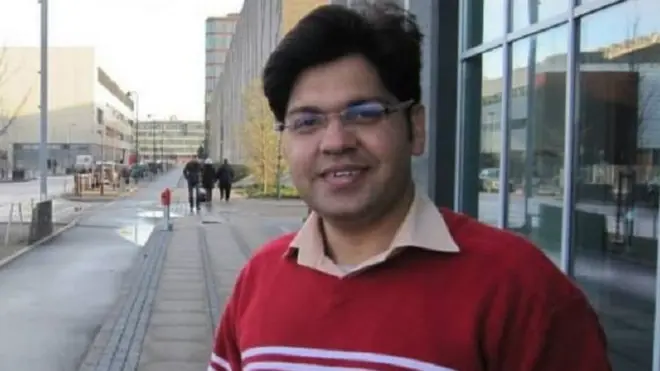 ساجد گوندل ایس ای سی پی میں ملازمت سے قبل پاکستان کے نیوز گروپ ڈان سے وابستہ تھے