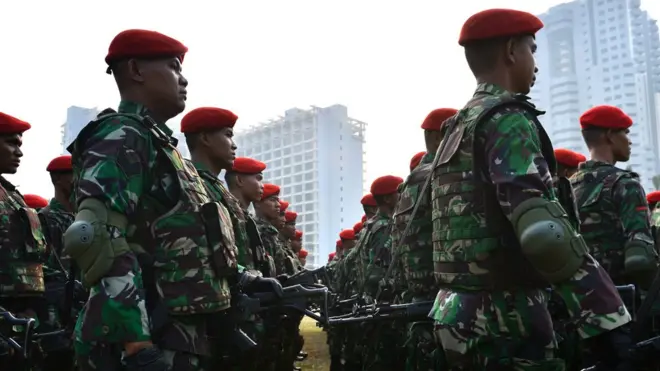 TNI adalah institusi yang paling dipercaya masyarakat, bahkan di atas Presiden dan KPK.