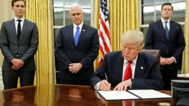 特朗普已以总统身份签署第一份文件。