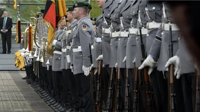 وزارة الدفاع أحالت ملف الجنود اليمينيين المتطرفين للنائب العام