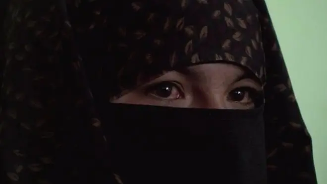 قمرگل می‌گوید پدر و مادرش در جلو چشمانش تیرباران شدند