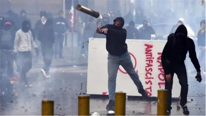 တူရကီနိုင်ငံသားတွေရဲ့ ဆန္ဒပြပွဲကို နယ်သာလန် ရဲအဖွဲ့က နှိမ်နင်း