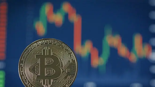 Курс биткоина после начала торгов превысил 16 тыс.долларов