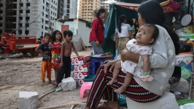 Cortina cree que la aporofobia es universal y que todos los seres humanos somos aporófobos.