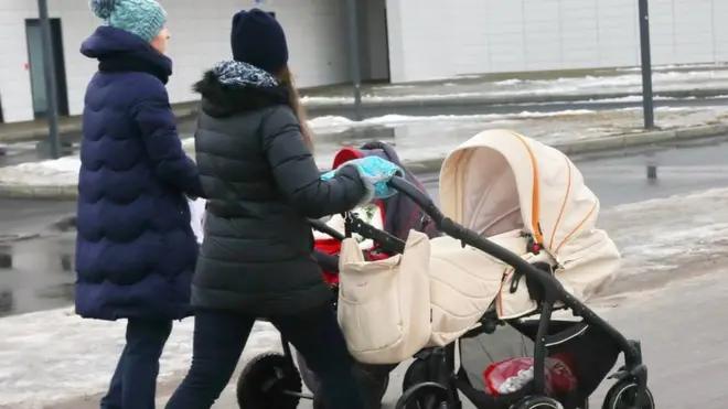 Власти настаивают, что мера направлена на изменение отношения к родительству