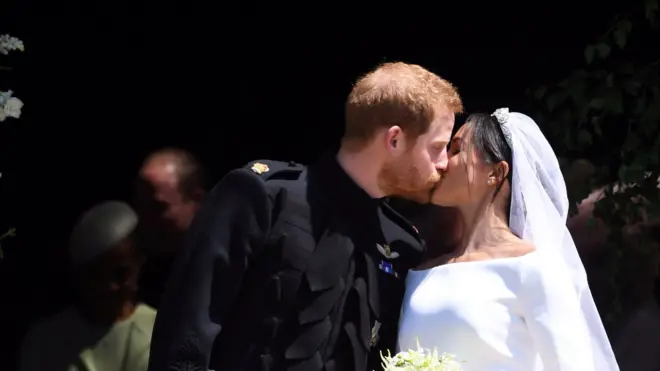 Молодожены