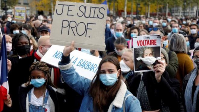 مظاهرات غاضبة في فرنسا إثر ذبح المعلم الفرنسي