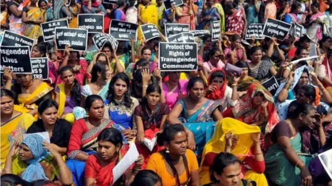 انڈیا میں تقریبا 20 لاکھ خواجہ سرا ہیں اور انھیں عام طور پر نابرابری کا سامنا ہے