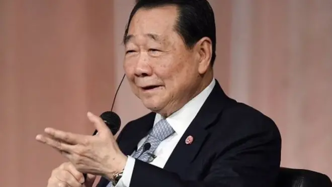 นายธนินท์ เจียรวนนท์ ผู้ก่อตั้งเครือเจริญโภคภัณฑ์ หรือ ซีพี ก้าวลงจากตำแหน่งประธานกลุ่มซีพีในปีพ.ศ. 2560