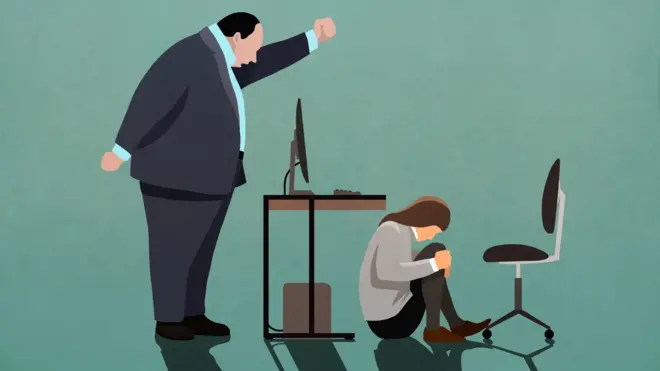 مذيعة مصرية توثق اعتداء عليها بمقر عملها والسلطات تحقق