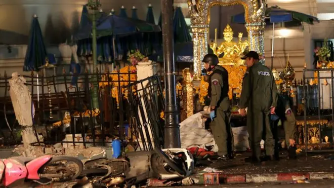 ภาพเหตุการณ์ในวันเกิดเหตุระเบิดที่ศาลพระพรหม