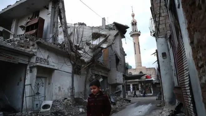 شام میں جاری چھ سالہ خانہ جنگی میں تین لاکھ سے زیادہ افراد ہلاک ہو چکے ہیں