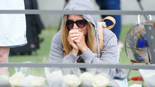 Женщина около площадки, где напали на детей