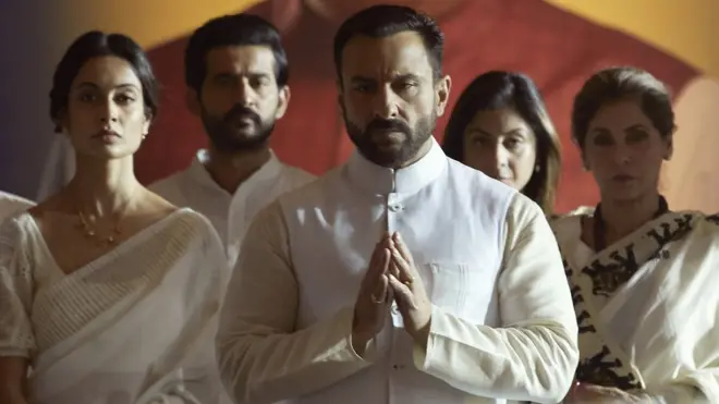 نجم بوليوود الشهير سيف علي خان في مشهد من المسلسل