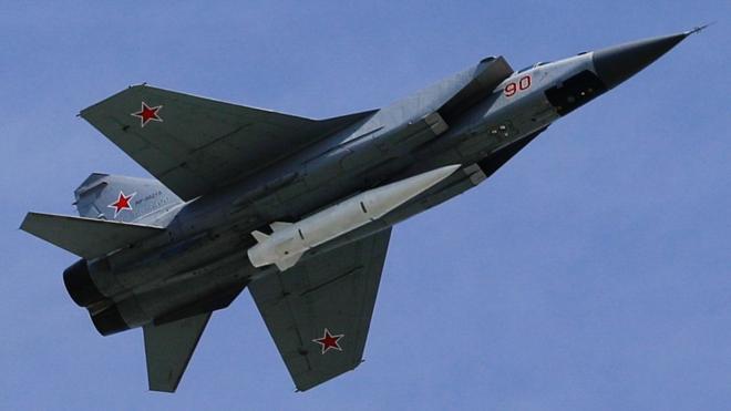 MiG-31 savaş uçağı tarafından taşınan Kinzhal tipi füze