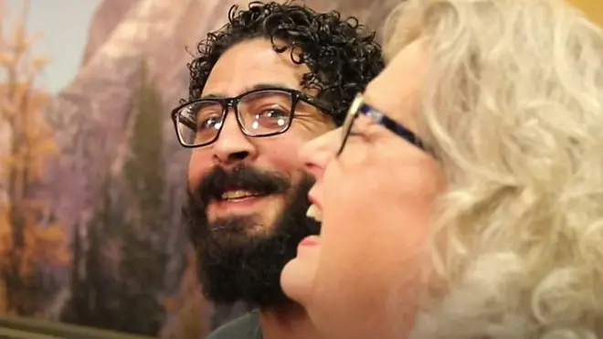 حسن القنطار، رجل سوري كان عالقا في مطار كوالا لامبور لسبعة أشهر. ولكنه الآن تمكن من الوصول إلى كندا ليبدأ حياة جديدة.