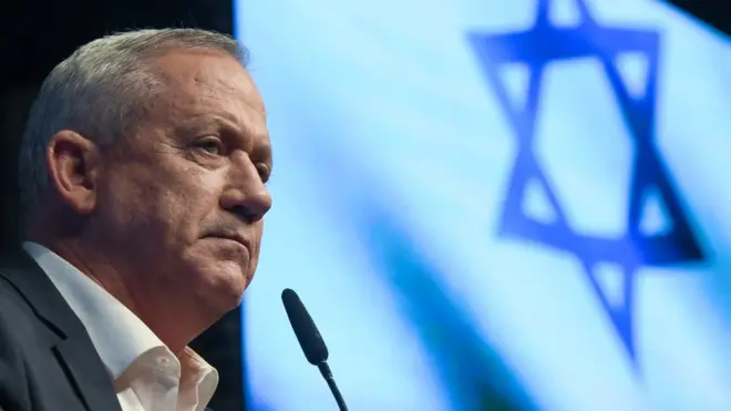 وزیر دفاع اسرائیل گفته است که "ایران می داند که ما می دانیم چگونه عمل کنیم"