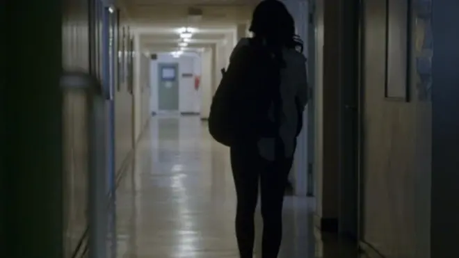 تلميذة تقول إنها تعرضت لاعتداء جنسي في المدرسة