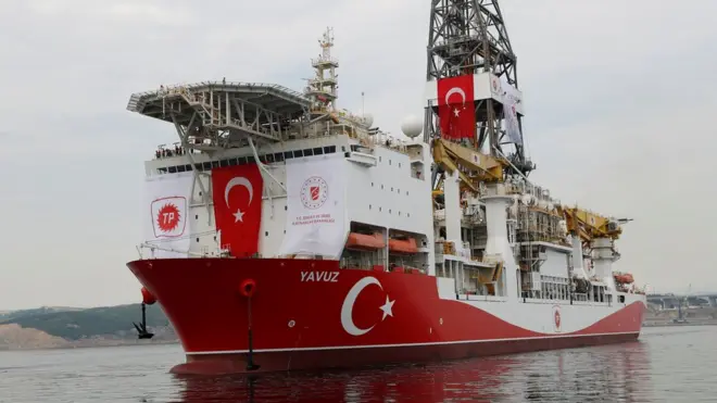 Türkiye'nin Fatih'ten sonra Doğu Akdeniz'e gönderdiği ikinci sondaj gemisi Yavuz.