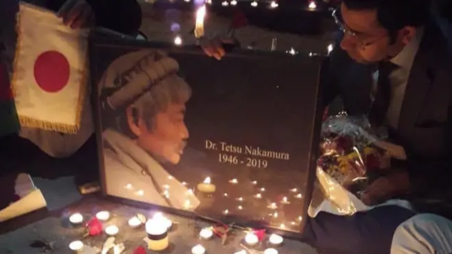 د ناکامورا لور غونډې ته ویل فکر کوي چې پلار یې ژوندی دی او لا هم له افغانستان سره د مرستې تنده یې نه ده ماته شوې.