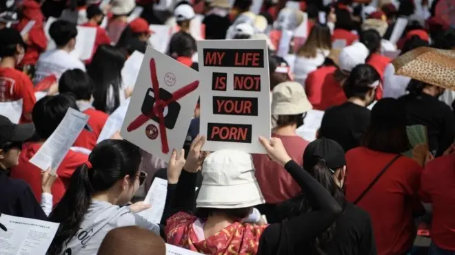 Women protest hidden camera pornography in Seoul, July 2018