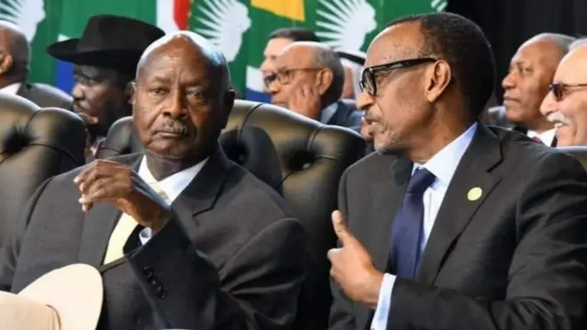 Perezida Yoweri Museveni na mugenzi we Paul Kagame baracatanako impfane