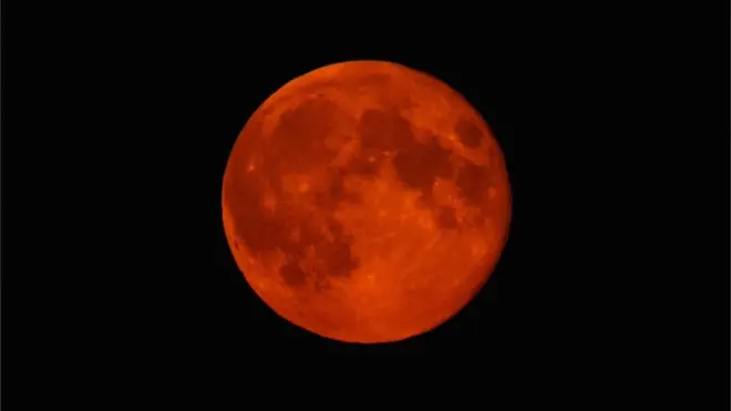 Кривавий супермісяць