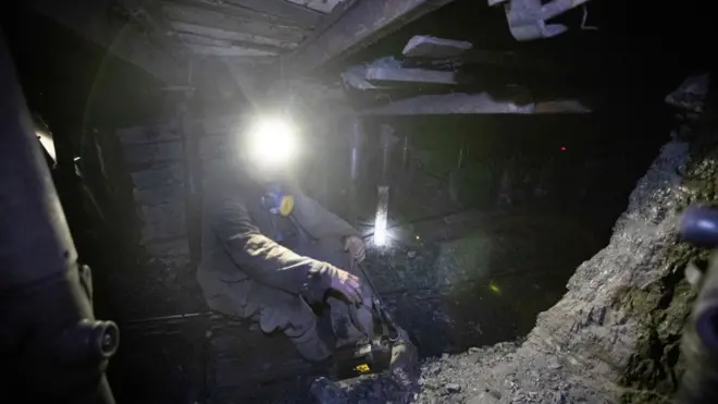 На момент вибуху під землею перебували 20 шахтарів