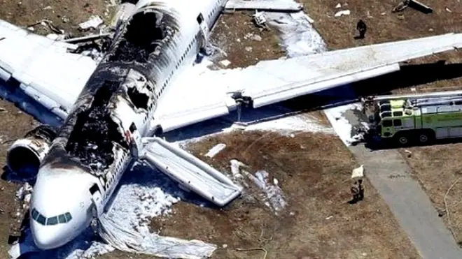 ये साल 2013 में हुए विमान हादसे की तस्वीर है