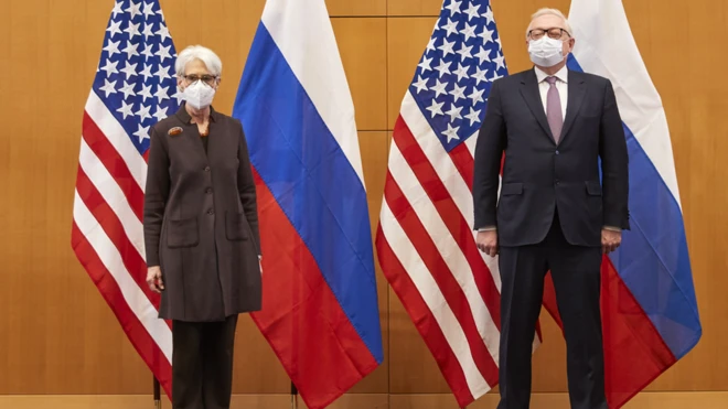 Сша на встрече представляла заместитель госсекретаря Уэнди Шерман, а Россию - замглавы МИД Сергей Рябков
