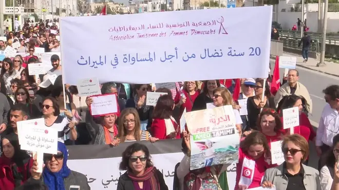 جانب من المسيرة التي جابت تونس السبت