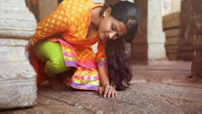 लेपाक्षीः भारतातील या मंदिरात खांब खरंच अधांतरी लटकत आहे का?