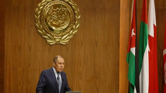 У виступі перед представниками Ліги арабських держав Лавров заявив, що Росія допомагатиме повалити "антинародний та антиісторичний режим в Україні"