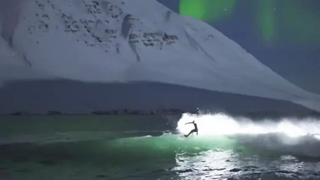 surfista en Islandia