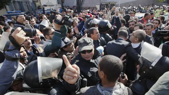 أرشيف-مظاهرات خرجت احتجاجا على اتفاق نقل تبعية جزيرتي تيران وصنافير إلى السعودية