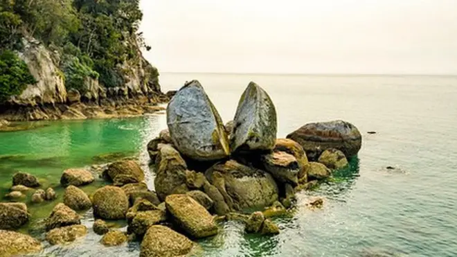 Yeni Zelanda'da Abel Tasman'ın adı verilen milli park