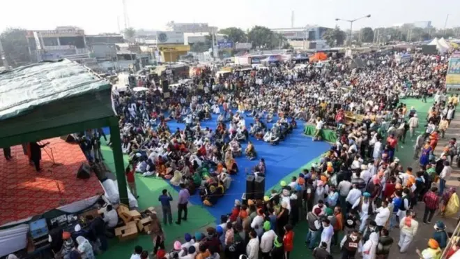 حکومت وايي نوی قانون د بزګرانو عواېید ډېروي خو بزګران دا خبره نه مني او وايي چې د نوي قانون ګټه به یوازې لویو سوداګرو ته ورسېږي.