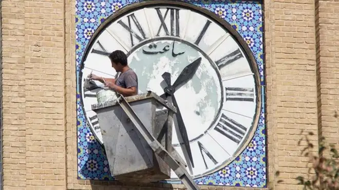 وقت الساعت قدیمیترین ساعت شهری ایران