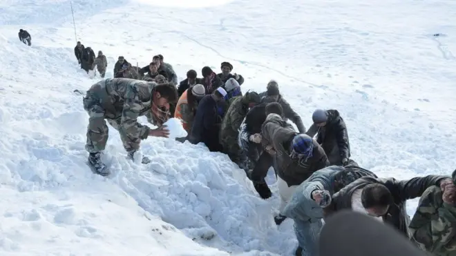 برفباری از دو هفته تاکنون در افغانستان ادامه دارد