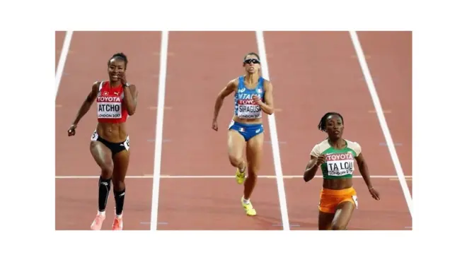 Marie-Josée Talou, sur la droite