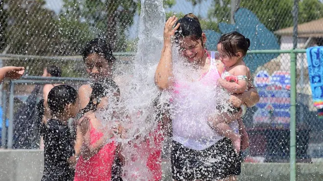 Национальное управление океанических и атмосферных исследований США осуществляет замеры температуры с 1880 года