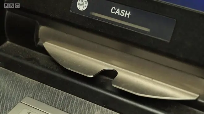 世界を揺るがす――ATMが銀行の支店にとって代わる？