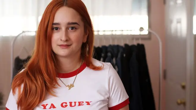 Patty Delgado es una mexicano-estadounidense que comercializa productos con mensajes en español, especialmente camisetas y libretas.