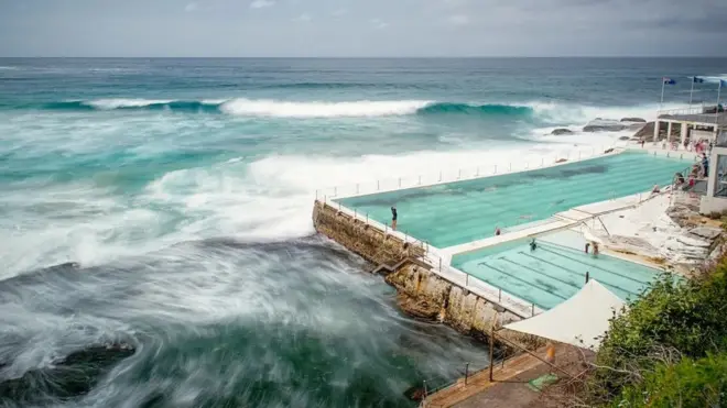 시드니 본다이 해변의 '아이스버그' 수영장
