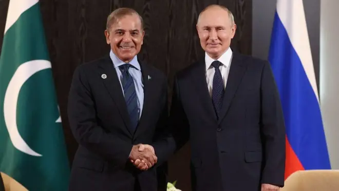 शहबाज़ शरीफ़ और व्लादिमीर पुतिन