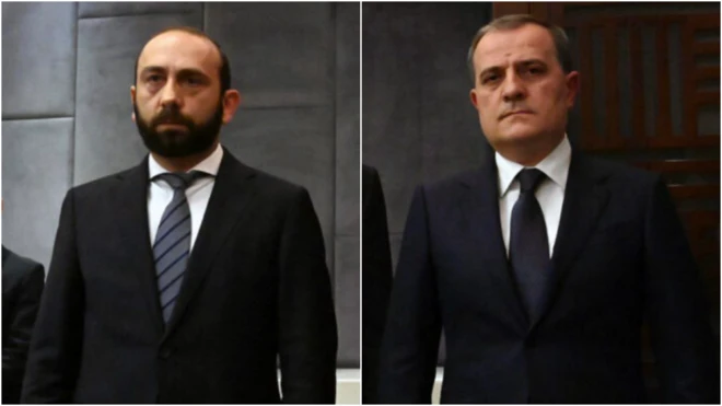 Ararat Mirzoyan (solda) və Ceyhun Bayramov (sağda)